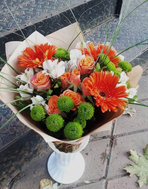 Букет цветов из: Герберы, Хризантемы, Альстромерии и Розы в Данки