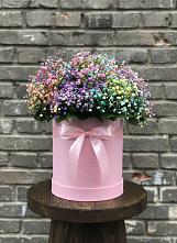 Цветочная композиция из Гипсофила и Розы в шляпной коробке в Данки