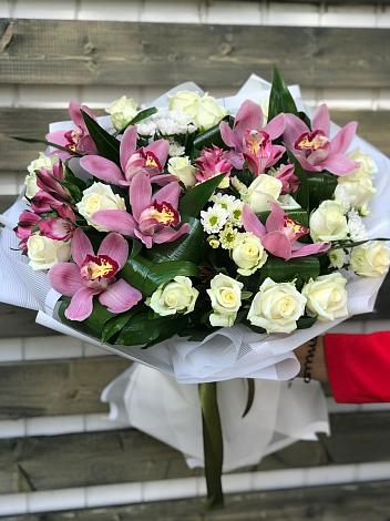 Букет цветов из: Розы и Хризантемы в Данки
