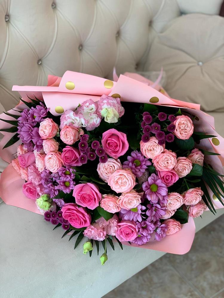 Букет цветов из: Хризантемы, Розы и Лизиантусы в Данки