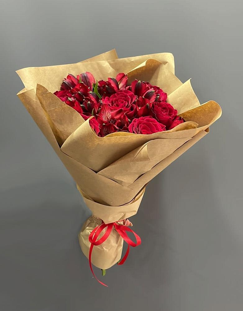 Букет цветов из: Альстромерии и Розы в Данки