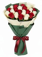 Букет Микс из красных и белых роз в Данки