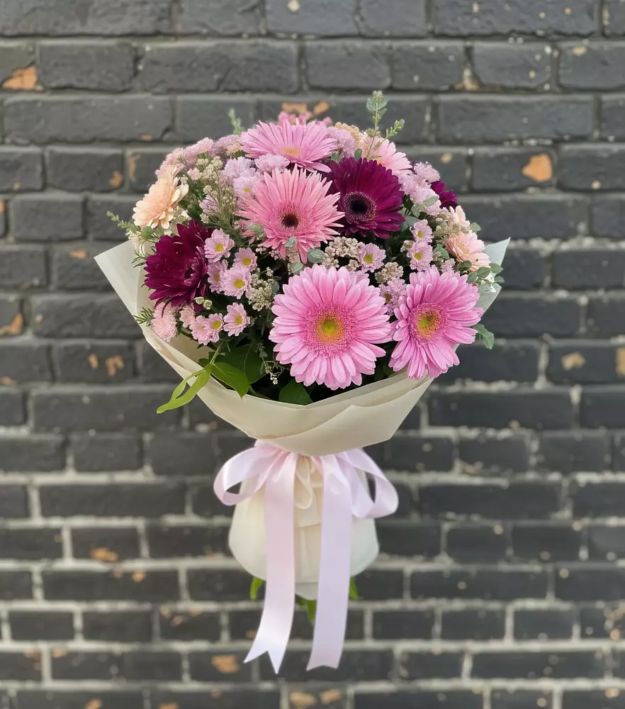 Букет цветов из: Герберы и Хризантемы в Данки