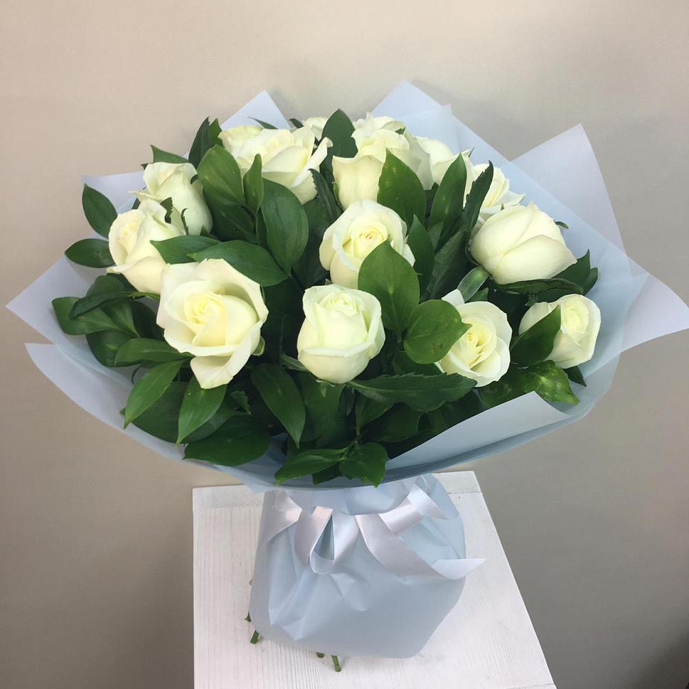 Букет 15 Белых роз Проуд в Данки