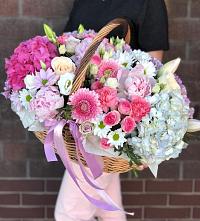 Композиция солнечный день в Данки Цветочная композиция из Розы, Хризантемы, Пионы и Лизиантусы в корзине в Данки