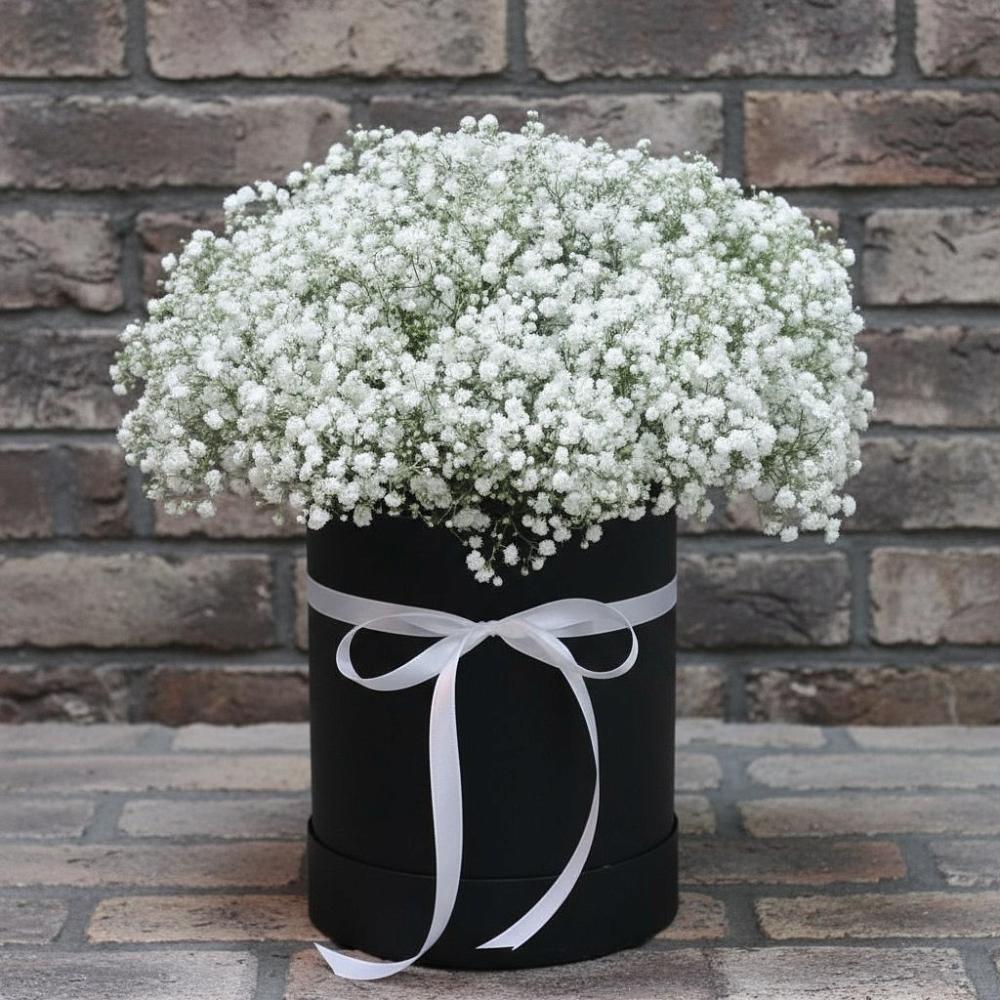 Цветочная композиция из Гипсофила в шляпной коробке в Данки