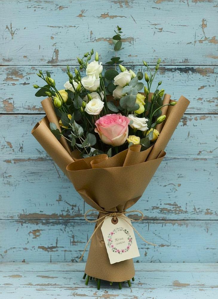 Букет цветов из: Розы и Лизиантусы в Данки