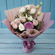 Букет цветов из:  Розы и Лизиантусы в Данки