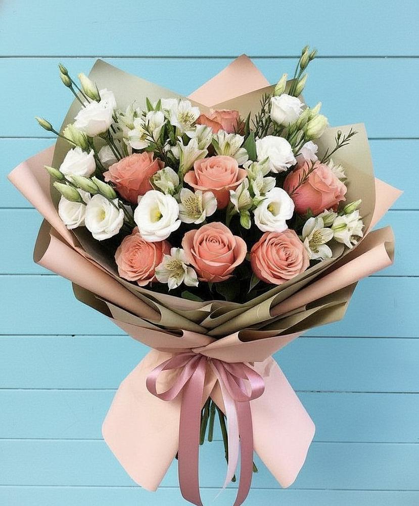Букет цветов из: Розы, Альстромерии и Лизиантусы в Данки