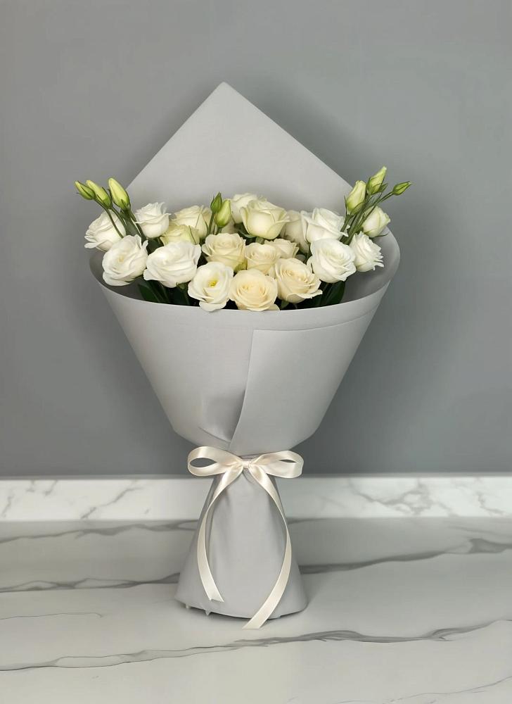 Букет цветов из: Розы и Лизиантусы в Данки