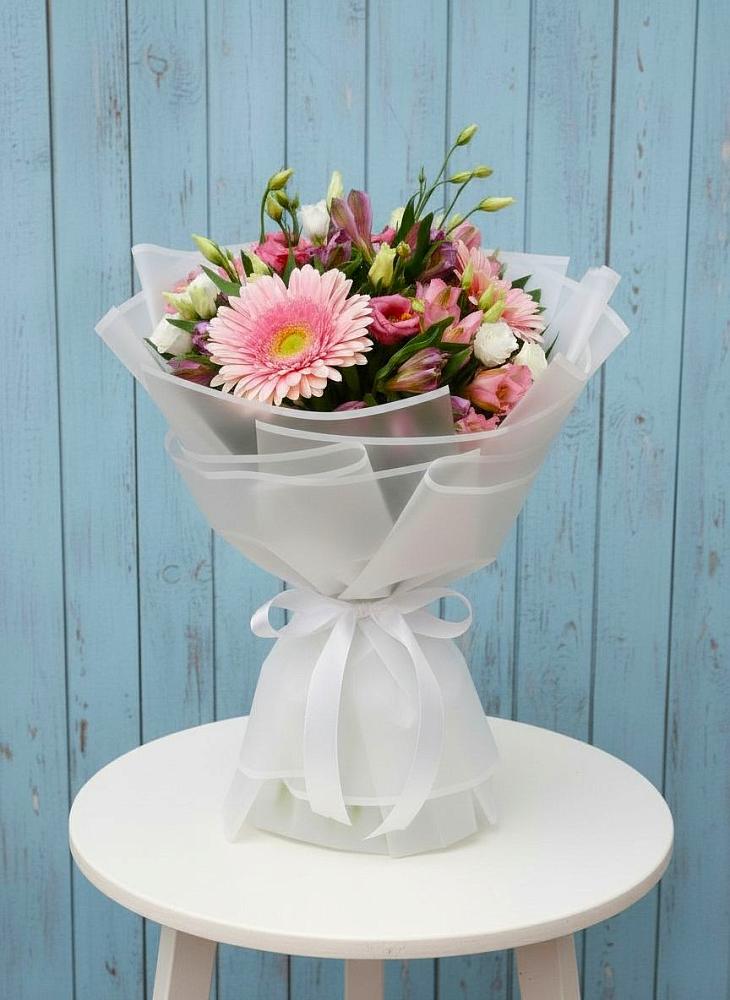 Букет цветов из: Герберы, Альстромерии и Лизиантусы в Данки