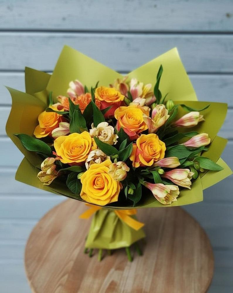 Букет цветов из: Альстромерии и Розы в Данки