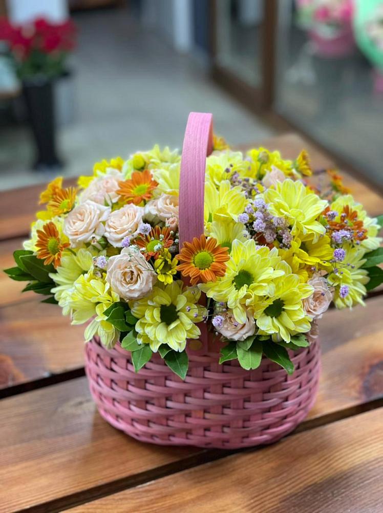 Цветочная композиция из Хризантемы и Розы в корзине в Данки