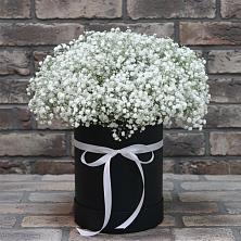 Цветочная композиция из Гипсофила в шляпной коробке в Данки
