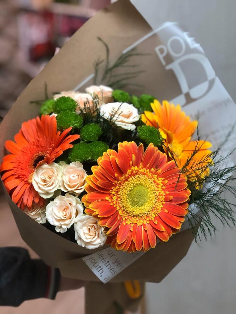 Букет цветов из: Герберы, Хризантемы и Розы в Данки
