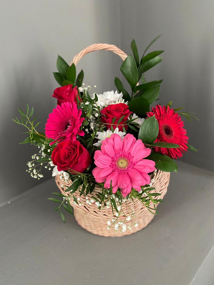 Цветочная композиция из Розы, Хризантемы и Герберы в корзине в Данки