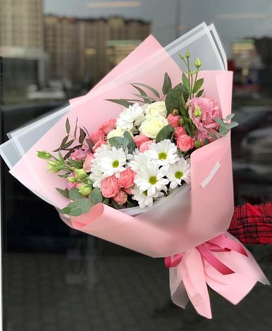 Букет цветов из: Розы, Лизиантусы и Хризантемы в Данки