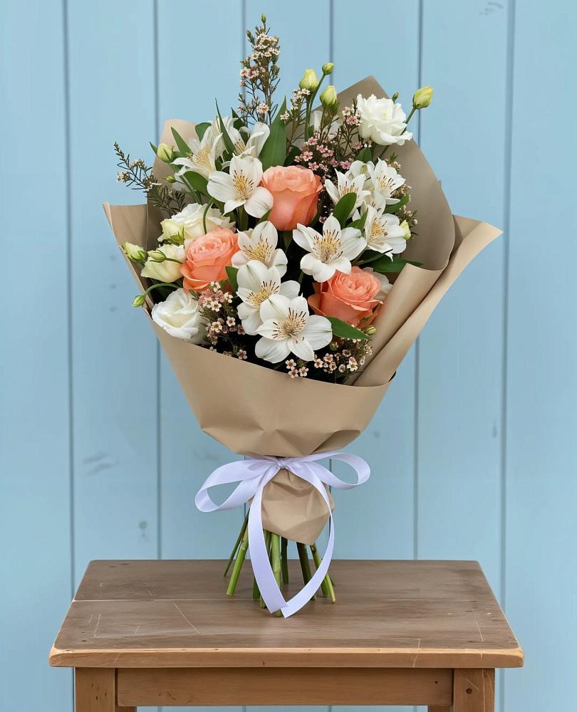 Букет цветов из: Альстромерии, Лизиантусы, Розы и Хризантемы в Данки