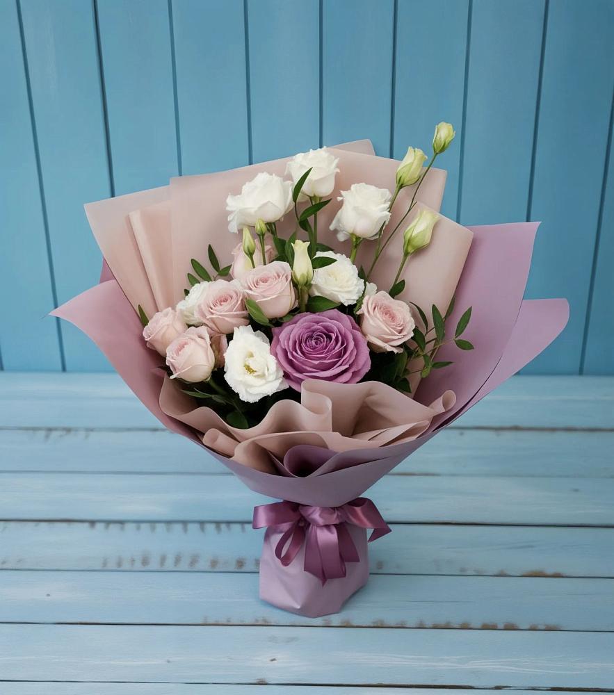 Букет цветов из: Розы и Лизиантусы в Данки